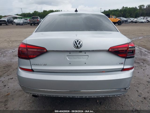1VWBT7A37HC082513 Volkswagen Passat 1.8t Se