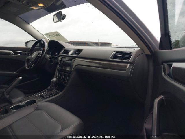 1VWBT7A37HC082513 Volkswagen Passat 1.8t Se