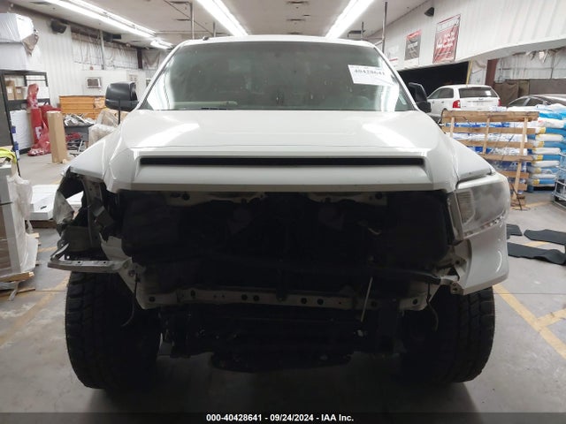 5TFDW5F18HX617808 Toyota Tundra Sr5 5.7l V8