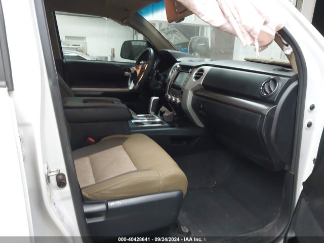 5TFDW5F18HX617808 Toyota Tundra Sr5 5.7l V8