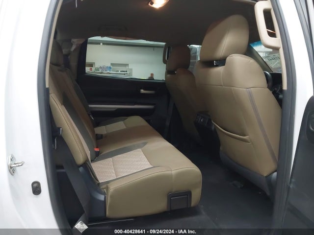 5TFDW5F18HX617808 Toyota Tundra Sr5 5.7l V8