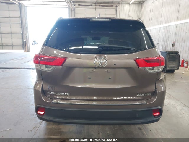 Toyota Highlander Xle 2018 5TDJZRFH2JS485140 Image 17