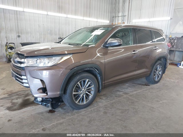 Toyota Highlander Xle 2018 5TDJZRFH2JS485140 Image 2