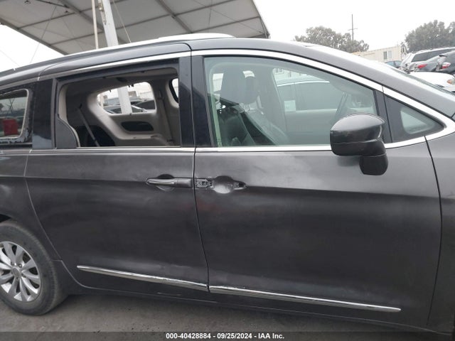 Продаж на аукціоні авто 2018 Chrysler Pacifica Touring L, vin: 2C4RC1BG6JR120360, номер лоту: 40428884