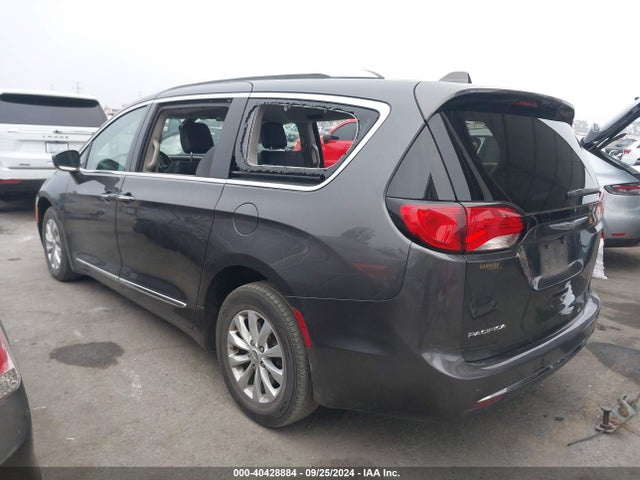 Продаж на аукціоні авто 2018 Chrysler Pacifica Touring L, vin: 2C4RC1BG6JR120360, номер лоту: 40428884