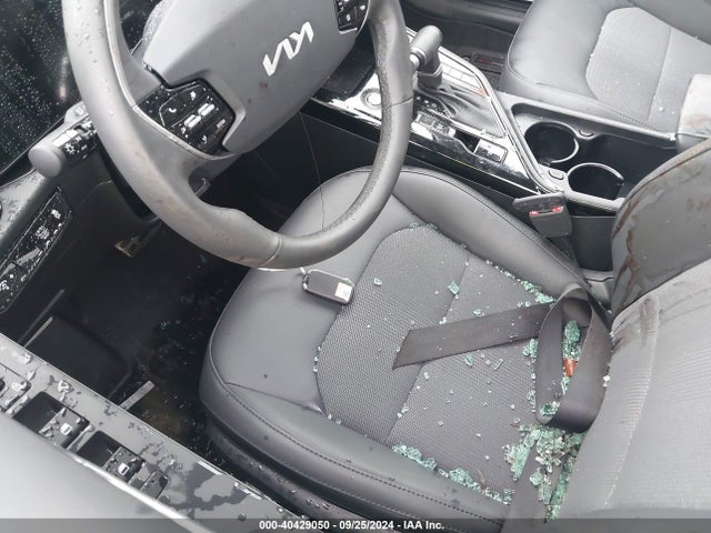 KNDCR3LE1P5050432 KIA Niro Ex Touring