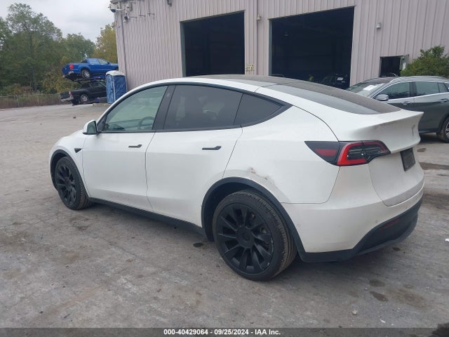 2021 TESLA MODEL Y 5YJYGDEE4MF090674 Photo 2