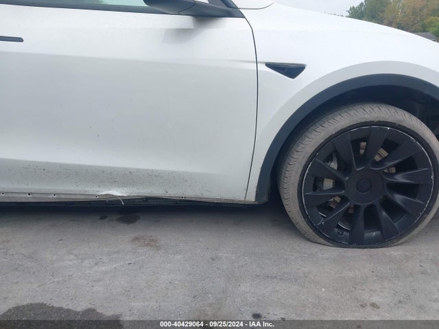 2021 TESLA MODEL Y 5YJYGDEE4MF090674 Photo 5
