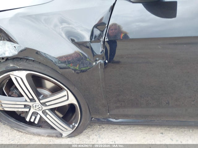 WVWLF7AU7FW163403 Volkswagen Golf R 4-door