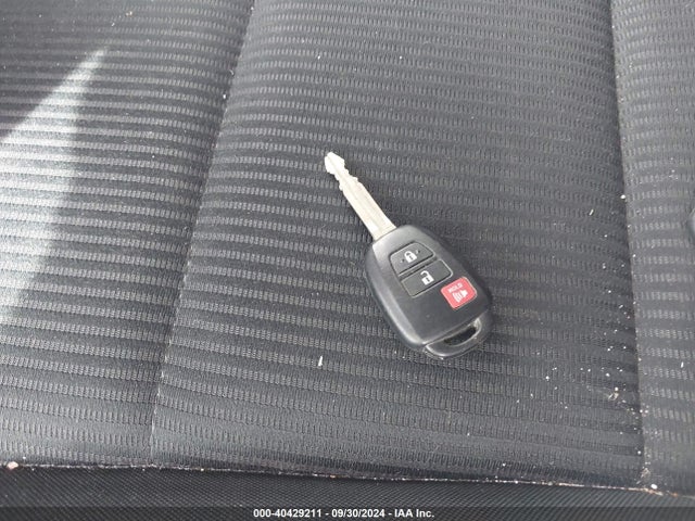 Toyota RAV4 LE 2018 2T3BFREV7JW851273 Image 11