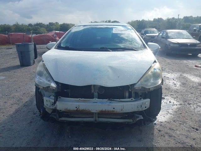 Toyota Prius C Two 2014 JTDKDTB35E1563360 Image 13