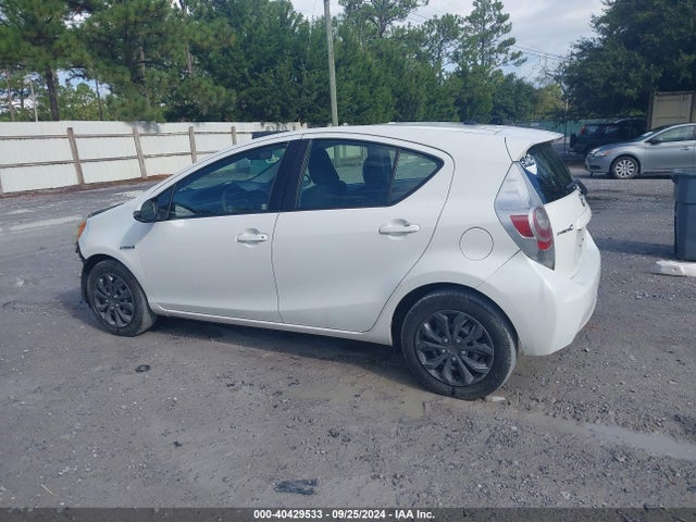 Toyota Prius C Two 2014 JTDKDTB35E1563360 Image 15