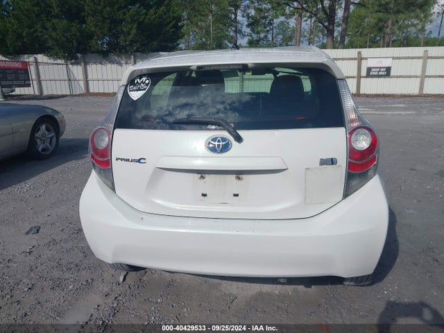 Toyota Prius C Two 2014 JTDKDTB35E1563360 Image 17