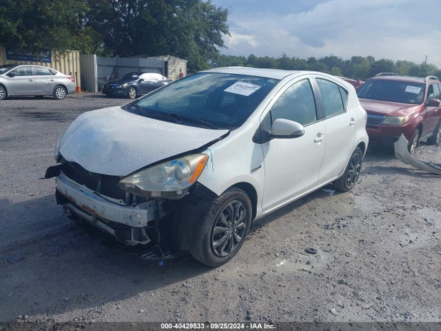 Toyota Prius C Two 2014 JTDKDTB35E1563360 Image 2