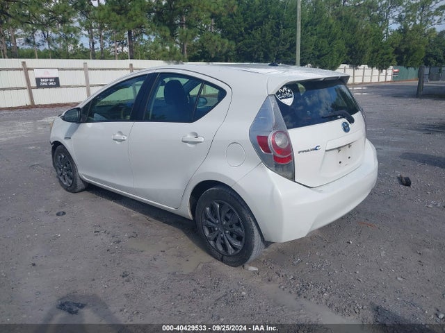 Toyota Prius C Two 2014 JTDKDTB35E1563360 Image 3