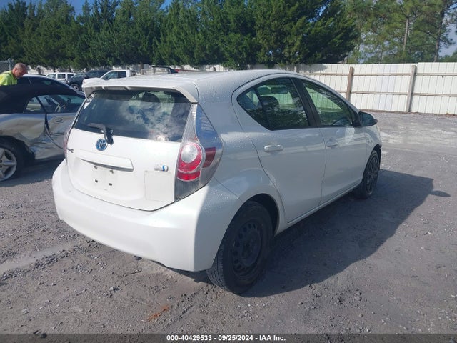 Toyota Prius C Two 2014 JTDKDTB35E1563360 Image 4
