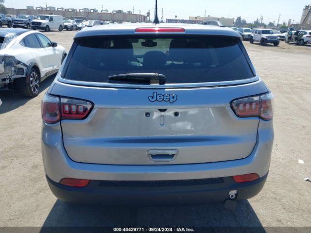 3C4NJCBB5JT500341 Jeep Compass Sun And Wheel Fwd