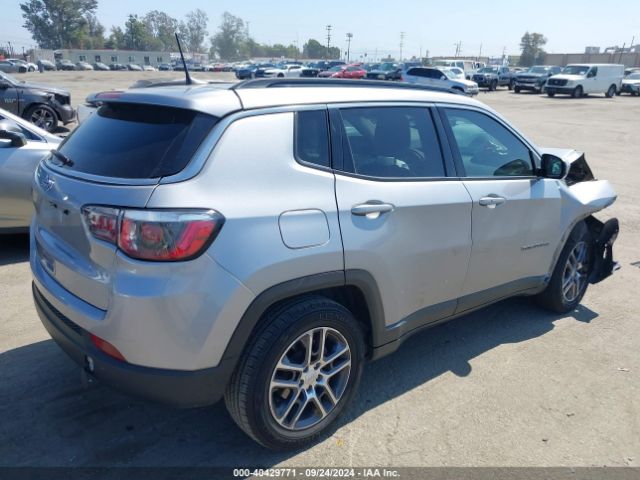 3C4NJCBB5JT500341 Jeep Compass Sun And Wheel Fwd
