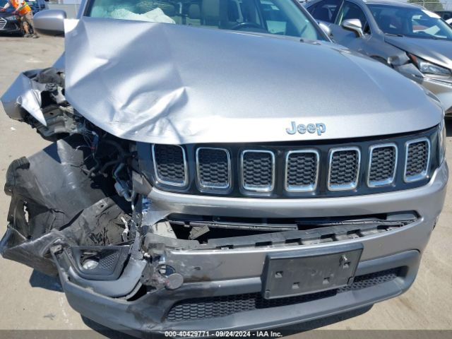3C4NJCBB5JT500341 Jeep Compass Sun And Wheel Fwd
