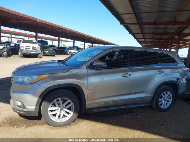 Toyota Highlander Le 2016 5TDZARFH2GS022160 Image 14