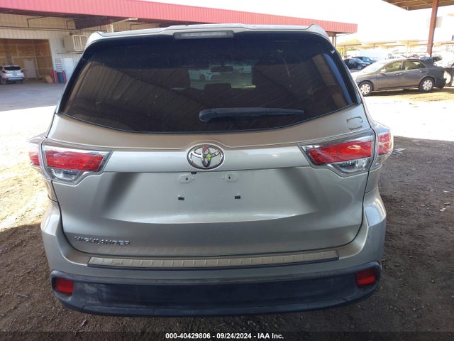 Toyota Highlander Le 2016 5TDZARFH2GS022160 Image 16