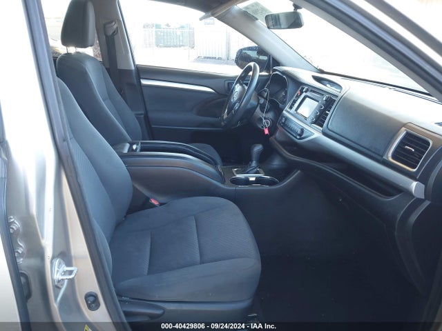 Toyota Highlander Le 2016 5TDZARFH2GS022160 Image 5
