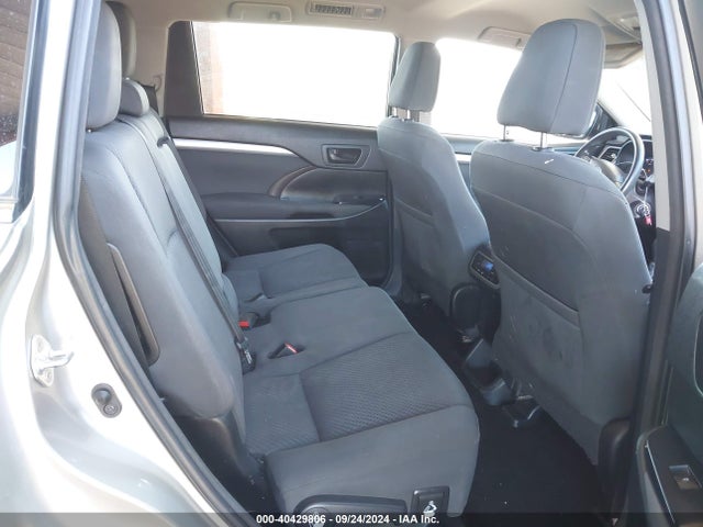 Toyota Highlander Le 2016 5TDZARFH2GS022160 Image 8