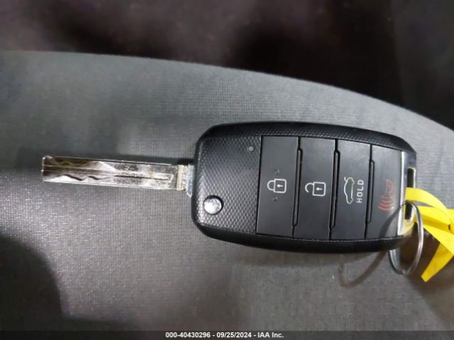 KNAGM4A74F5631056 KIA Optima Lx