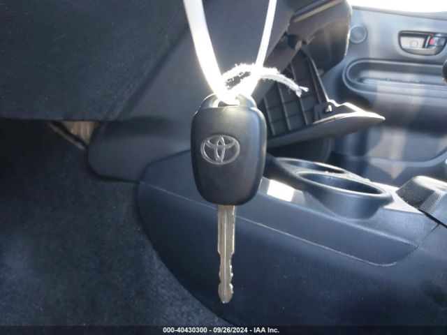 JTDKDTB38F1101845 Toyota Prius C One