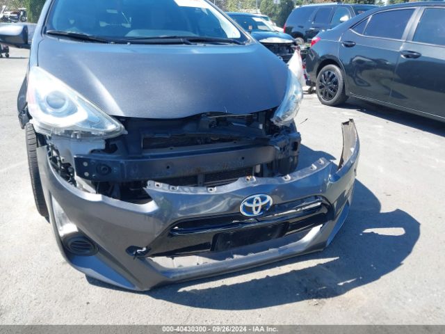 JTDKDTB38F1101845 Toyota Prius C One