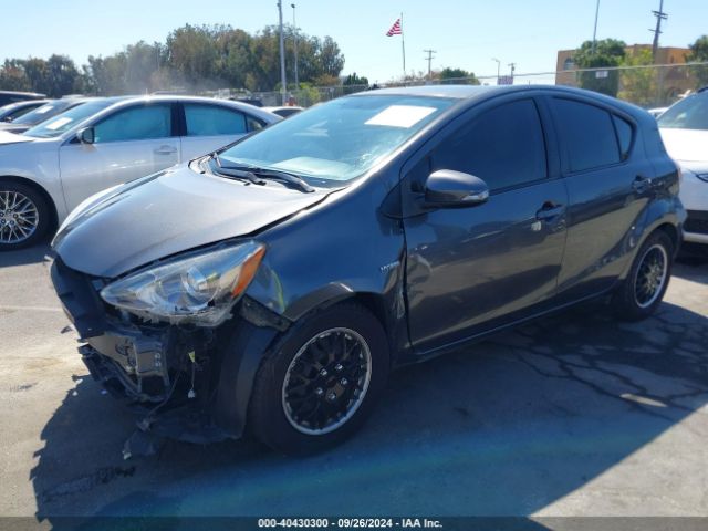 JTDKDTB38F1101845 Toyota Prius C One