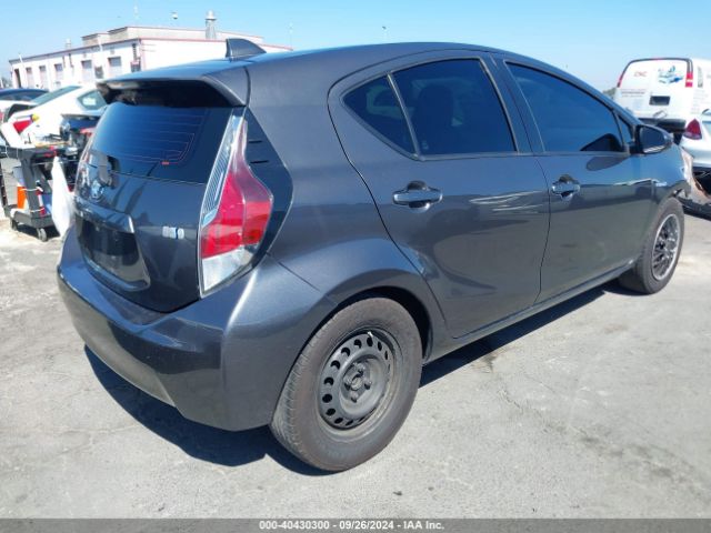JTDKDTB38F1101845 Toyota Prius C One