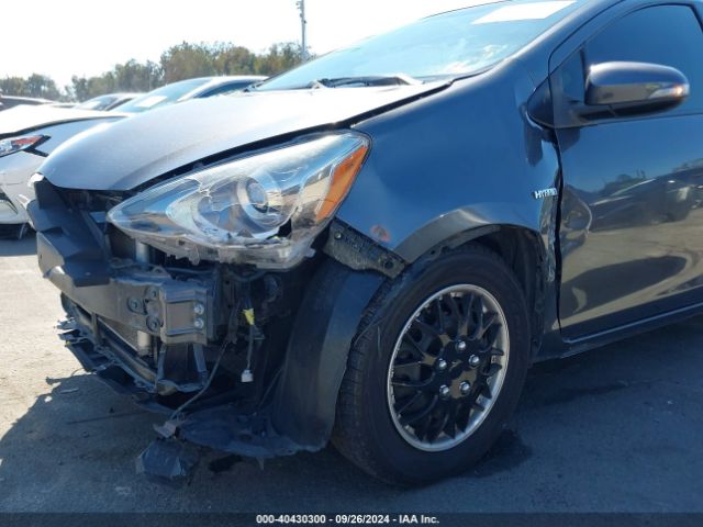 JTDKDTB38F1101845 Toyota Prius C One