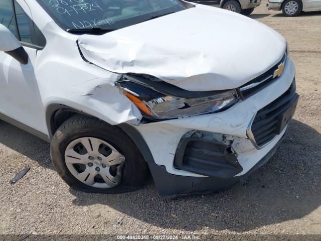3GNCJKSB0JL242870 Chevrolet TRAX LS