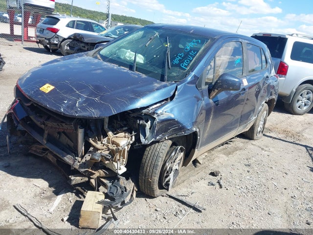 Chevrolet TRAX LS 2018 3GNCJKSB2JL373590 Image 2