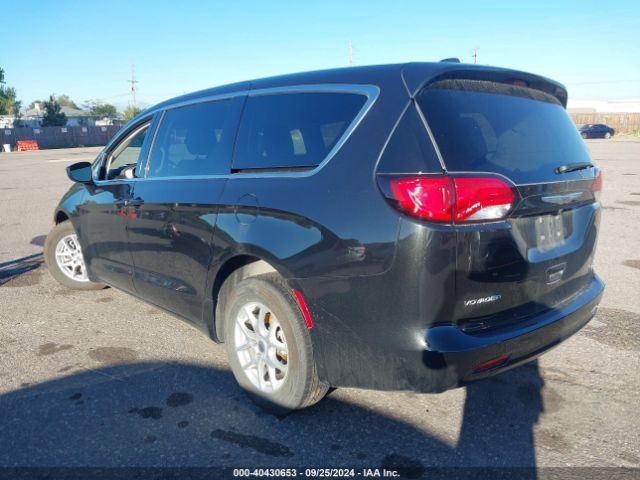 2C4RC1CG0NR235640 Chrysler Voyager Lx
