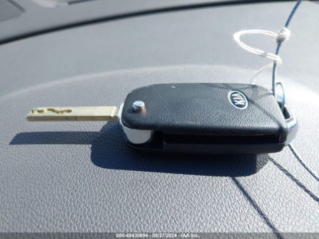 KNDCB3LC6M5470671 KIA NIRO LX