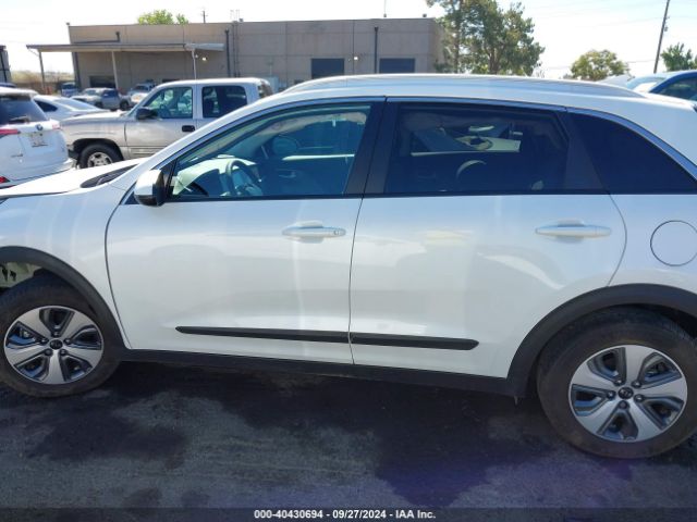 KNDCB3LC6M5470671 KIA NIRO LX