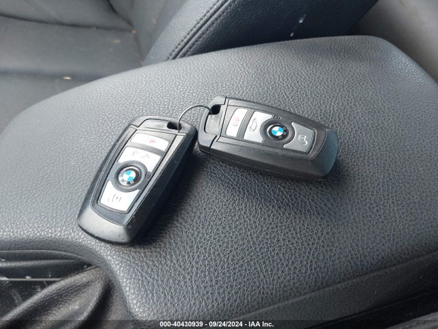 BMW 320i 2016 WBA8E1G57GNT38193 Image 11