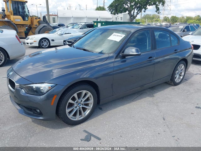BMW 320i 2016 WBA8E1G57GNT38193 Image 2