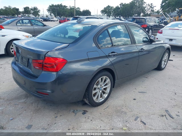BMW 320i 2016 WBA8E1G57GNT38193 Image 4