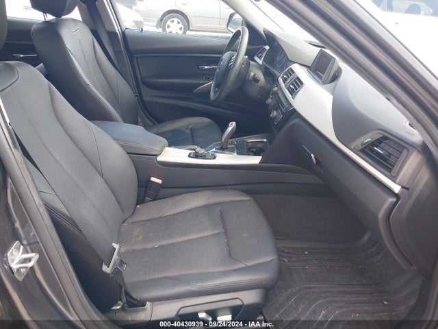 BMW 320i 2016 WBA8E1G57GNT38193 Image 5