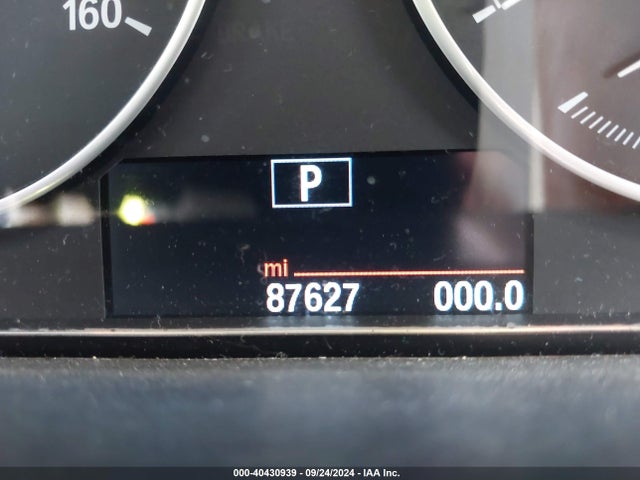 BMW 320i 2016 WBA8E1G57GNT38193 Image 7