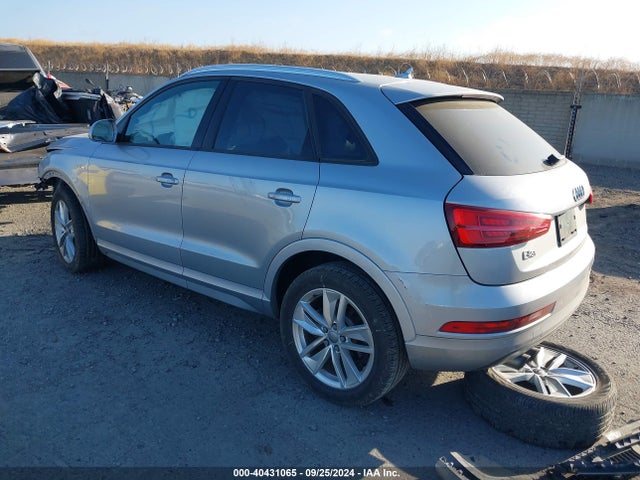 WA1BCCFS8JR016383 Audi Q3 2.0t Premium/2.0t Sport Premium