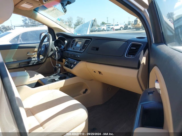 KIA SEDONA LX 2016 KNDMB5C1XG6149150 Image 5
