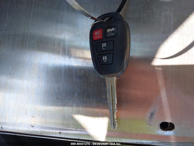 2T1BURHE3HC860638 Toyota COROLLA LE