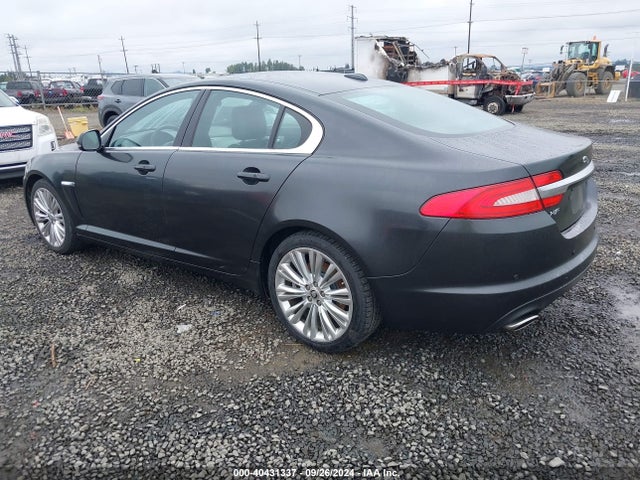 2012 JAGUAR XF SAJWA0HB7CLS42186 Photo 2