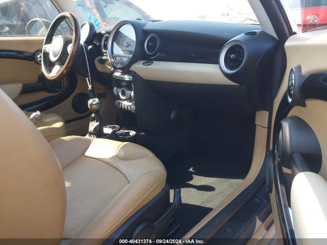 2008 MINI COOPER S CLUBMAN WMWMM33588TP70419 Photo 4