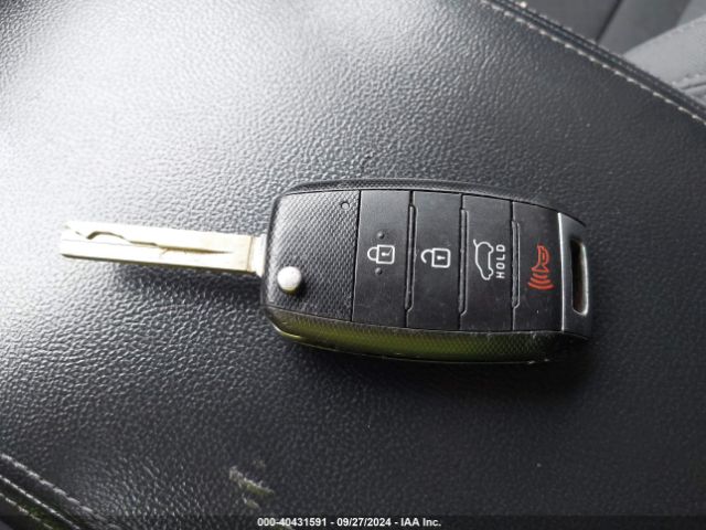 5XYPGDA57JG368019 KIA Sorento 3.3l Lx