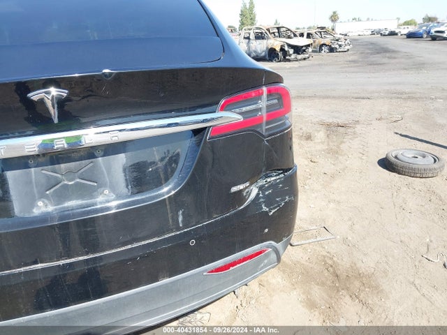 Tesla Model X 60d/70d/75d/90d 2016 5YJXCAE21GF001711 Image 22